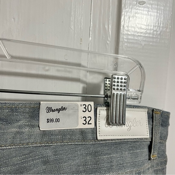 Wrangler Boyfriend Distressed Jeans Loved Light Wash Size 30 J - Picture 3 of 10